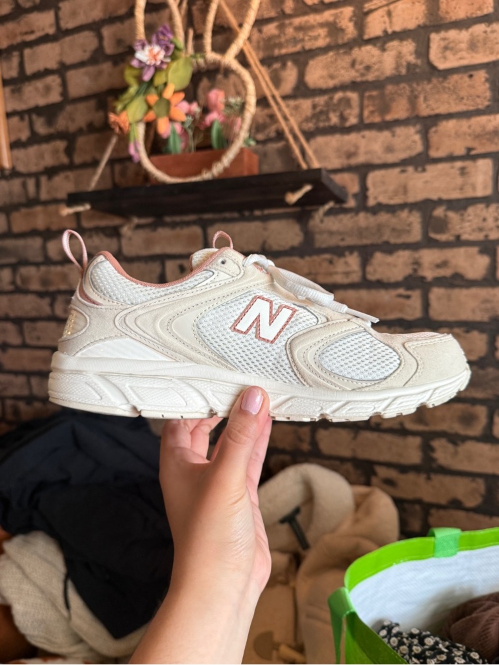 New Balance 408 Cream and Pink Mesh Suede Sneakers Size 8.5 Athleisure Dad Shoe - Picture 2 of 12